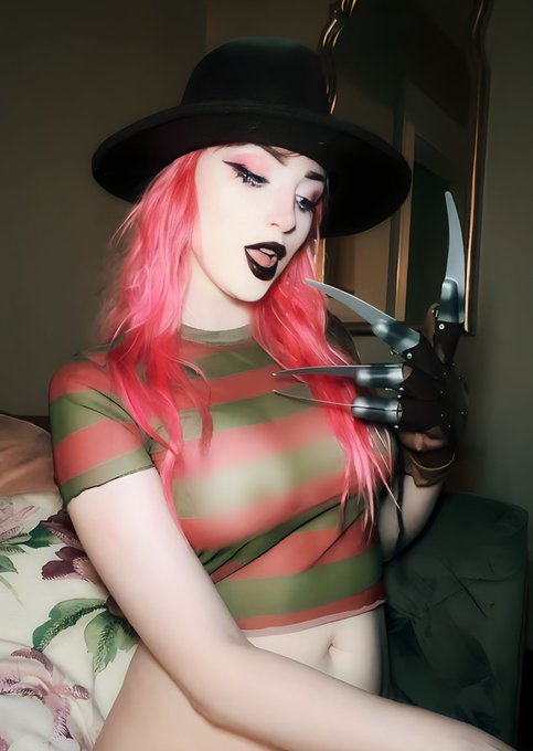 go to sleep 👹 https://t.co/uxDuuxlnma