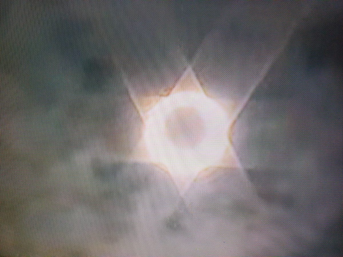 Orvill_Chongo's tweet photo. #EclipseSolar #AnilloDeFuego La estrella de David se dejó ver hoy en el eclipse. Maravilla https://t.co/ibnlPaRVeA