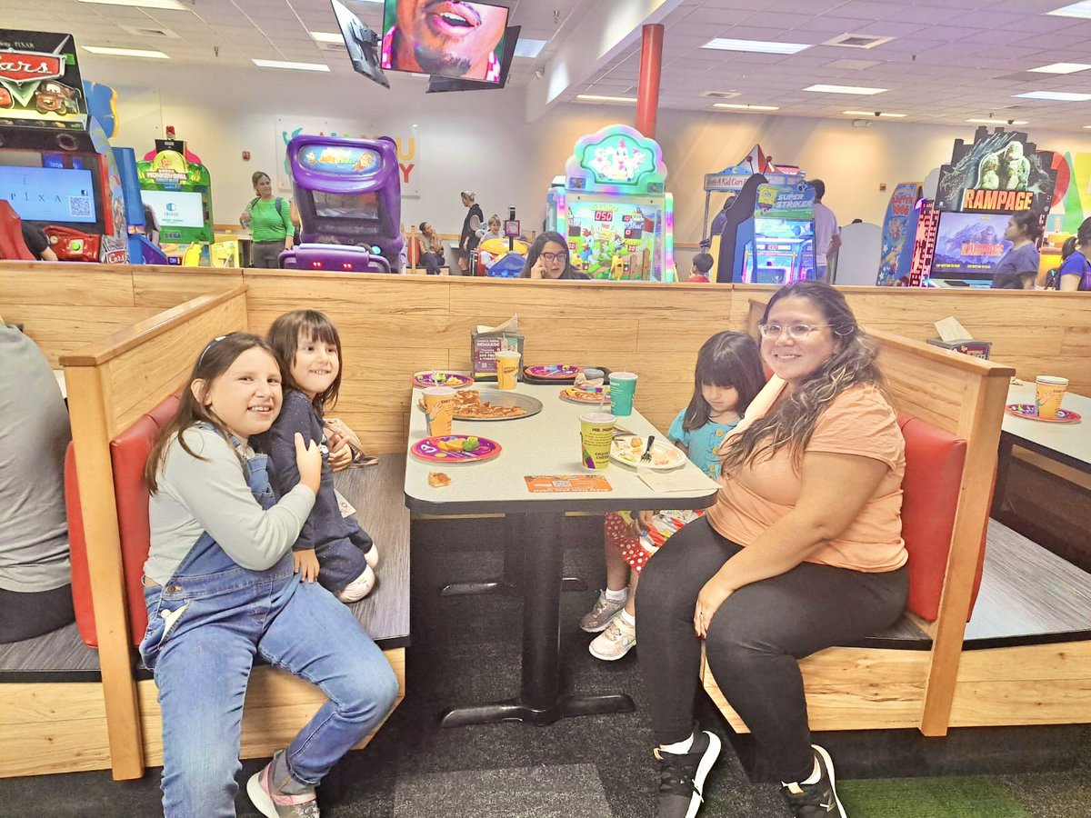 ¡Gracias Bailey's Tigre’s por hacer que nuestra noche de recaudación de fondos en Chuck E. Cheese fuera un gran éxito! ¡Recaudamos poco más de $1,000! ¡Su apoyo tiene un gran impacto para nuestros estudiantes y personal! 🐯<a href="/BaileysES_FCPS/">Bailey's Elementary School for the Arts & Sciences</a>