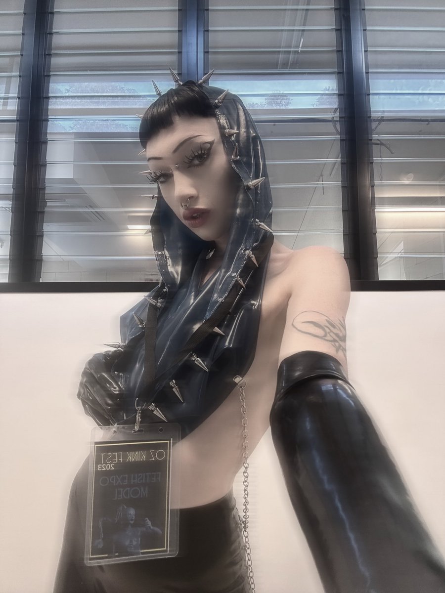 shinygoth666's tweet photo. Months of not doing anything social or creative due to life screwing me… but yesterday I catapulted myself back into it &amp; walked for @A_D_Atelier at @OzKinkFestAu
what a fucking experience, so grateful 🤍 https://t.co/X9rr0hqtH8