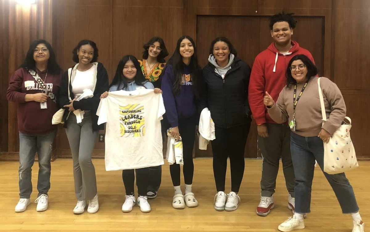 CRWashingtonHS's tweet photo. Ms. Cornejo &amp; Ms. Irwin took students to the U of I High School Latinex Youth Summit. 

WHS students practiced leadership skills &amp; collaborated with peers to explore how personal growth, shared experiences, and individual rights can impact change. #TheWarriorWay https://t.co/xQSuO7N8Oc
