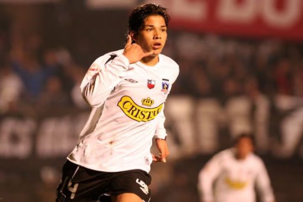 Rikachon's tweet photo. Contigo se va mi juventud y la fe ciega e inquebrantable en la habilidad y corazón de un jugador de futbol, no se si fuiste el mejor de la historia de Chile, pero fuiste y serás siempre el mejor de mi historia, te quiero Mat14as, el mas grande, el 14 de los blancos, el CRA. https://t.co/UHyuJ6PrtQ