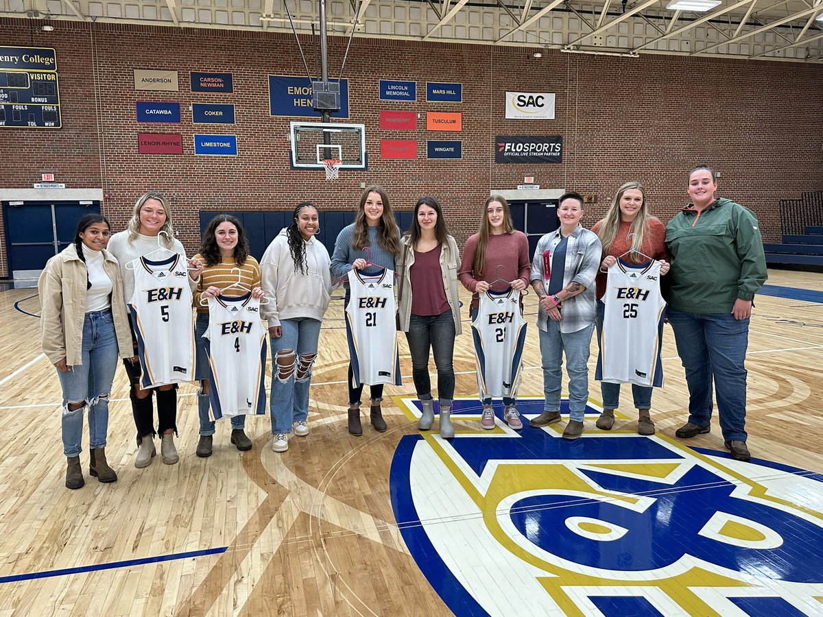 Tradition 💙💛 Annual Jersey pass down #StingersUp #RaiseTheStandard
