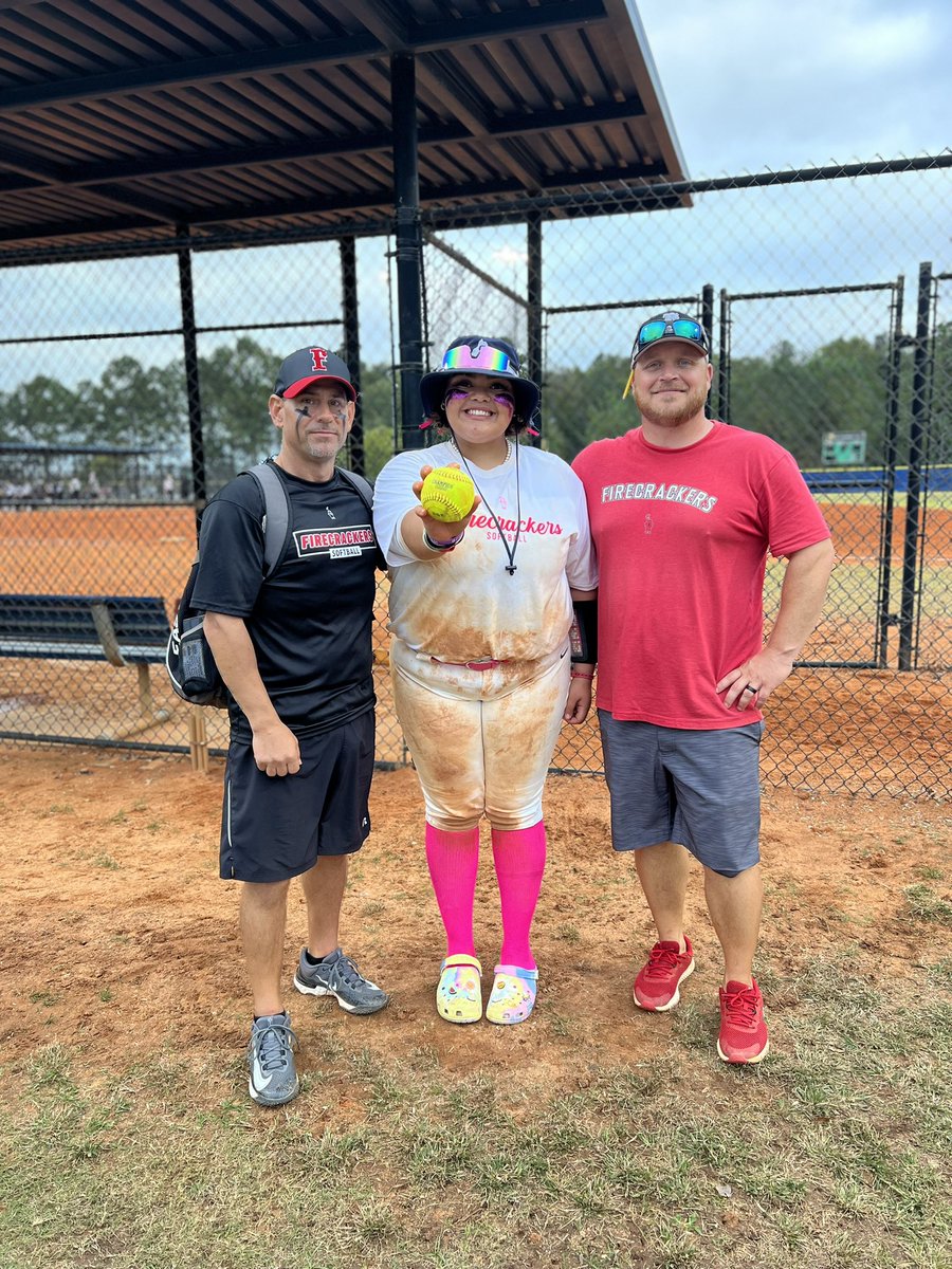 ImariJordan2025's tweet photo. Back at on the diamond with my girls today and I got me another one 💪🏽🧨🥎.. cant wait to be back at it tomo with some of my favorite people! @FCSC_BLACK @SoftballDown @SBRRetweets @CoastRecruits @Softball_Home @ClgAthletePrep https://t.co/zND2ocZblR