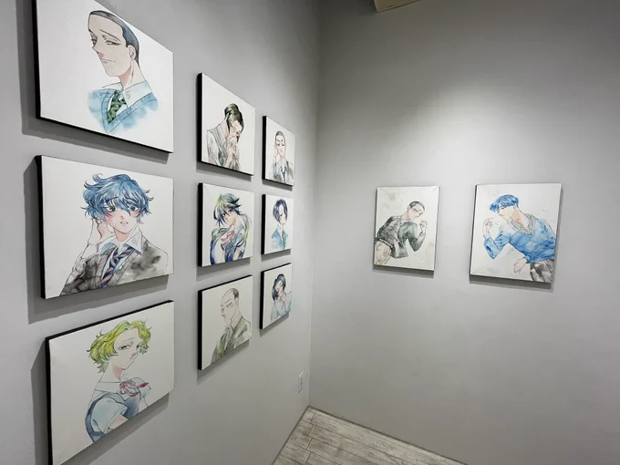 佐原衣沙代先生( )の個展「#余桃の罪」に行ってきました!描線が本当に美しくて、例えるなら日本刀で斬るような美でした。生で拝めてとても幸せです…加えてあの作品のあのキャラ達にも会える嬉しさ!素敵な体験をありがとうございました…! (写真撮影OKとのことです!)
