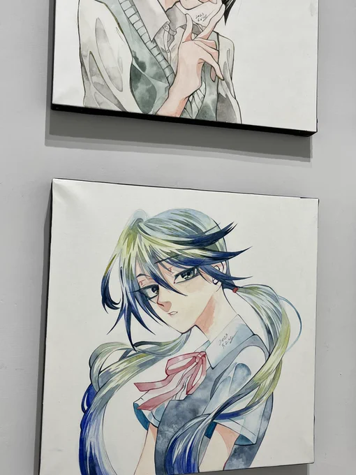 佐原衣沙代先生( )の個展「#余桃の罪」に行ってきました!描線が本当に美しくて、例えるなら日本刀で斬るような美でした。生で拝めてとても幸せです…加えてあの作品のあのキャラ達にも会える嬉しさ!素敵な体験をありがとうございました…! (写真撮影OKとのことです!)