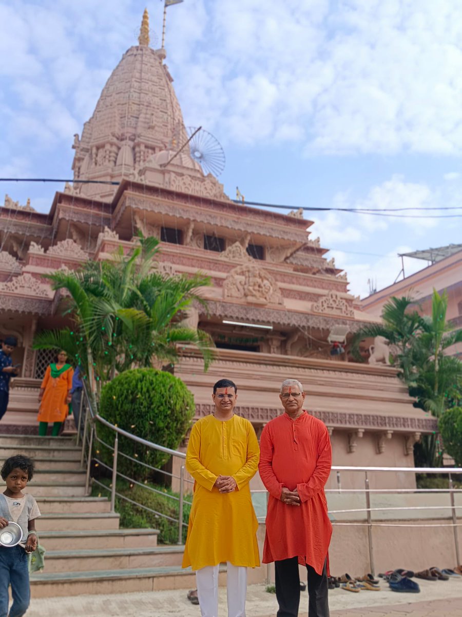 भारतवर्ष की तेजस्वी संस्था हिंदू जनजागृति समिति को आज घटस्थापना के अवसर पर 21 वर्ष पूर्ण होने के लिए हार्दिक शुभकामनाएं । 

छायाचित्र में समवेत हिंदू जनजागृति समिति के विदर्भ प्रांत संगठक श्री श्रीकांत जी पिसोलकर
