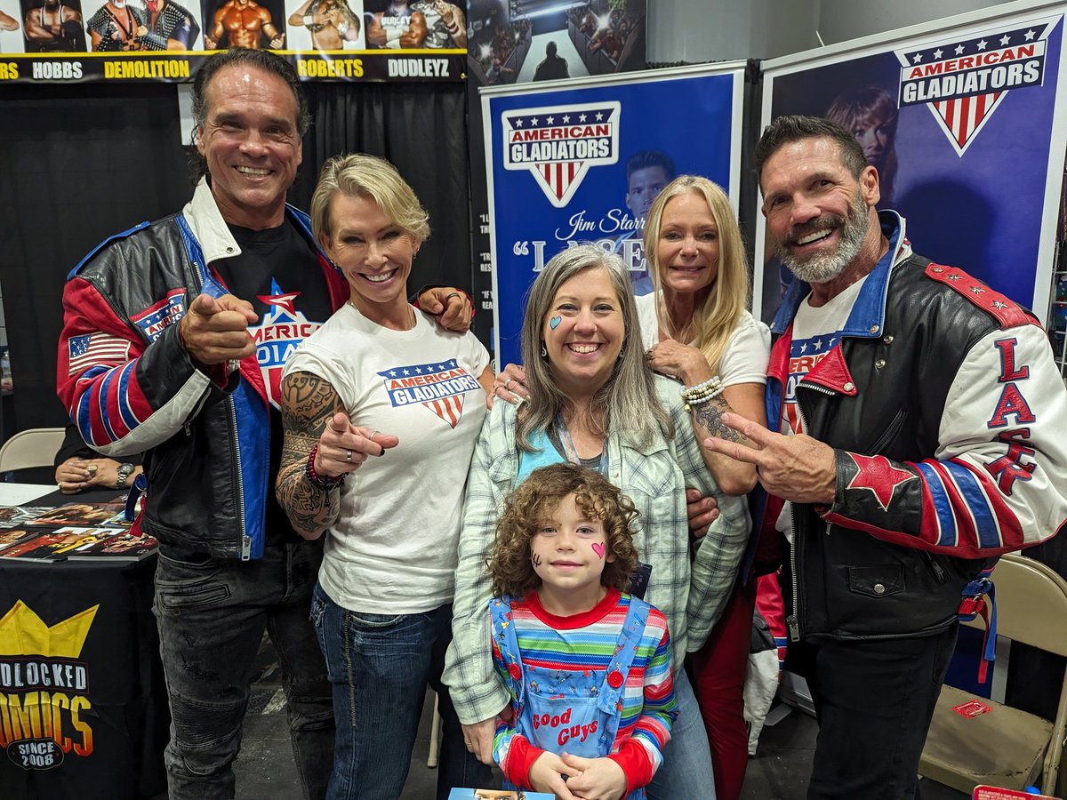 lynnmac84's tweet photo. Huge highlight of my #NYCC2023 meeting American Gladiators - Nitro, Ice, Zap &amp; Lazer ❤️💪❤️ https://t.co/lJof2nvmLK