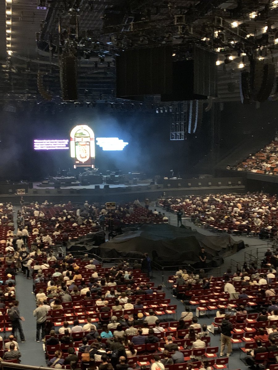 Tink1829's tweet photo. 昨日は雨の大阪城ホールへ
浜田省吾さんのコンサートへ♫
男性で一番好きなのが
ずっと省吾さん。
唯一無二の声に痺れまくりました🎸🕶️

#浜田省吾
#ONTHEROAD2023 https://t.co/YDdLcdA549