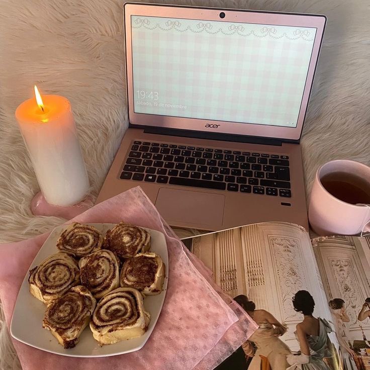 diorcaffeine's tweet photo. ok this is from pinterest but I need to know if people agree with me- do those cinnamonrolls look RAW? https://t.co/sQxX70d5Hp