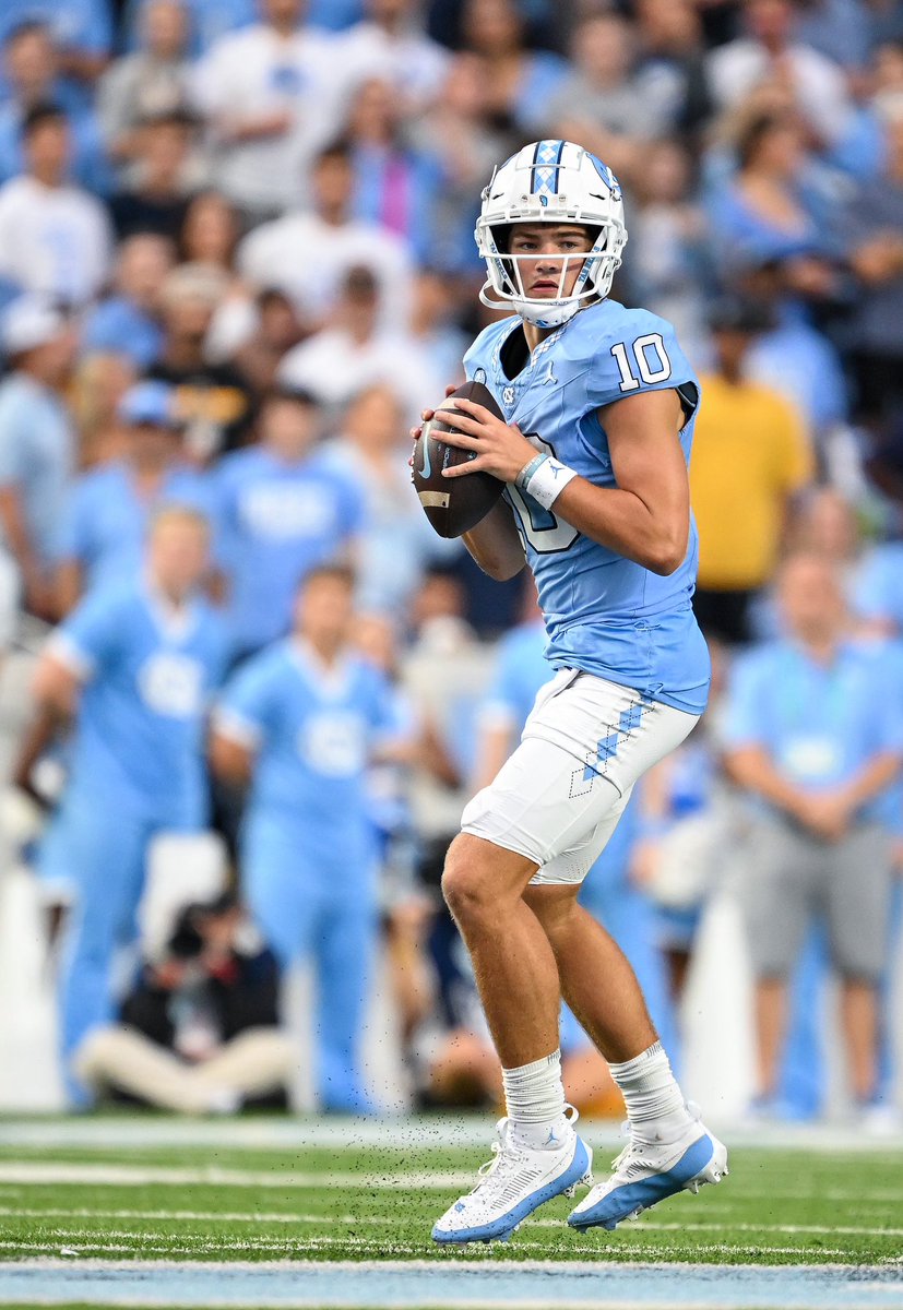 BleacherReport's tweet photo. Drake Maye BALLED OUT 💪

17/33
273 YDS
4 TD

UNC improves to 6-0 🔥 https://t.co/BGcT1CxOND