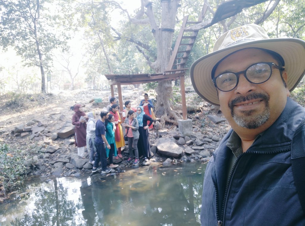 vipinvyas's tweet photo. नदी को समझना है तो उसके साथ थोड़ा वक्त गुज़ारिये, गुफ़्तगू करिए...बहुत कुछ है उसके पास सुनाने के लिए...एक अलग सी कहानी है हर नदी की.... https://t.co/mNC7yracTZ