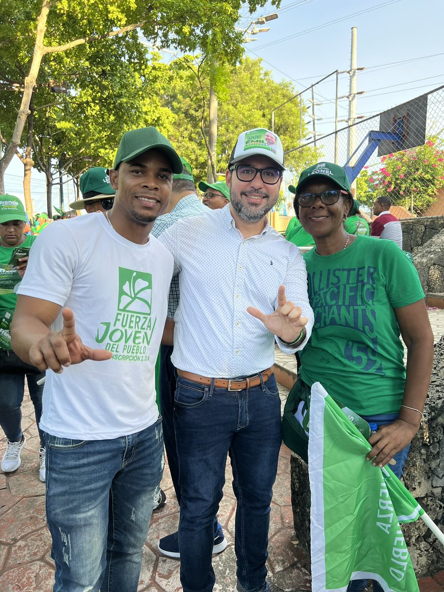 emilrgg's tweet photo. ¡Volvamos pa’lante con Leonel Presidente 2024!
🫱🏻🇩🇴 #GranToqueDeBanderas #C2DN #FuerzaDelPueblo
#EmilGonzález #Regidor2024 #AMilConEmil #SiempreContigo https://t.co/A34HDsjyDv