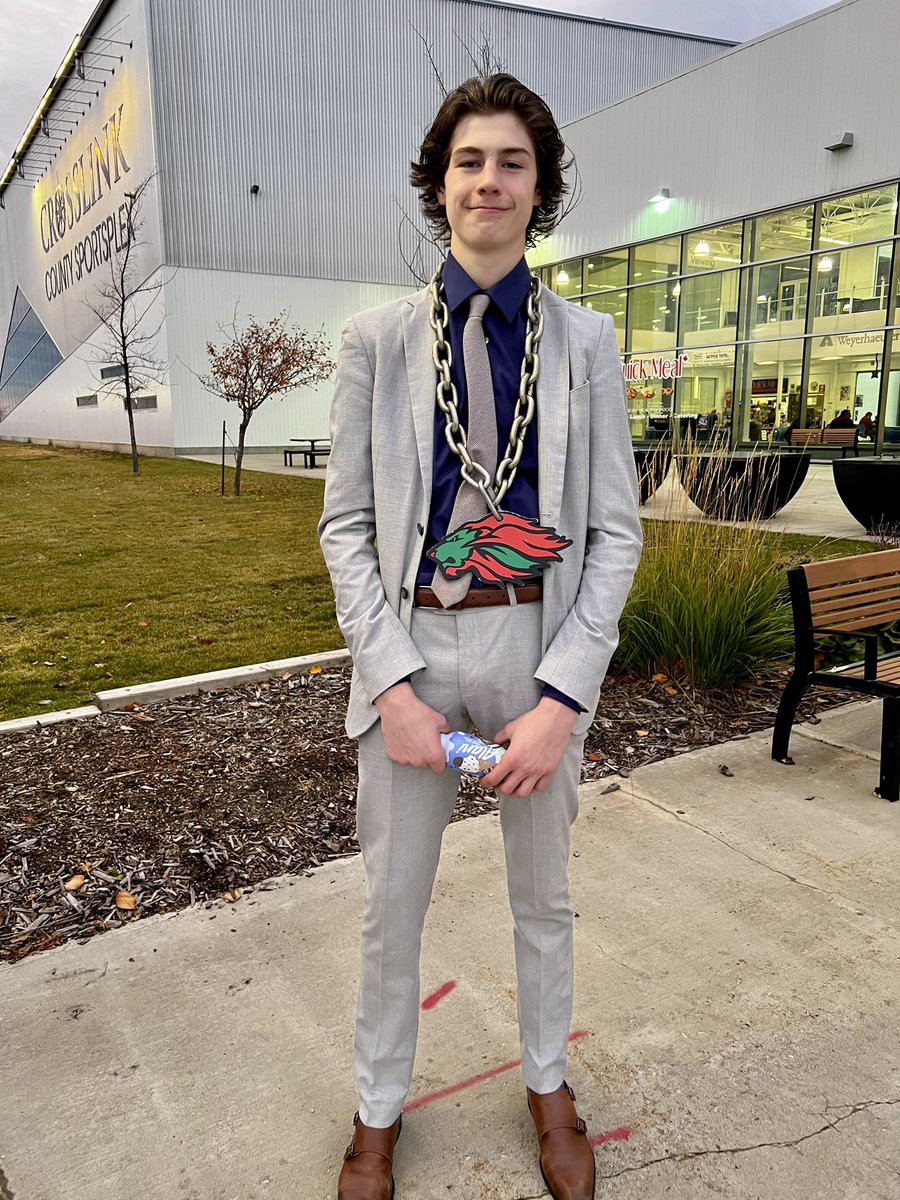 Congratulations to @laynemcleod8 for taking Hardest Worker of the Game honours this evening,  Great job Layne! #playlikelions #hardestworkerintheroom #ssac #aehl #u15aaa #yeghockey