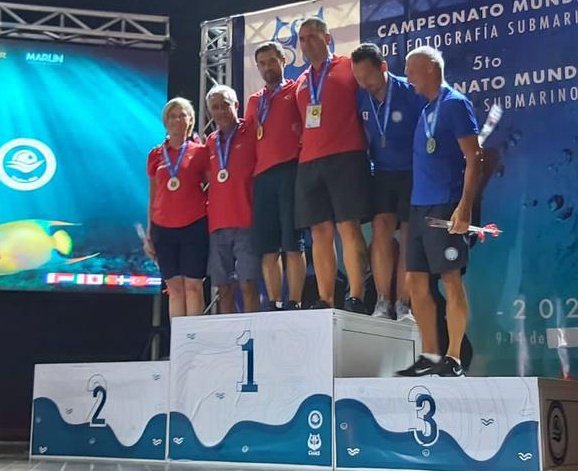 TC_HavanaBE's tweet photo. 9-14 Ekim tarihlerinde 🇨🇺'nın Varadero şehrinde düzenlenen CMAS Sualtı 19. Dünya Fotoğraf ve 5. Dünya Video Şampiyonasında 2 dalda   birincilik ve 3 dalda üçüncülük elde eden Sualtı Görüntüleme Milli Takımımızı kutluyoruz. İstiklal Marşımızı 2 kere dinlemekten gurur duyduk.
🇹🇷 https://t.co/y3jVsqiH6G