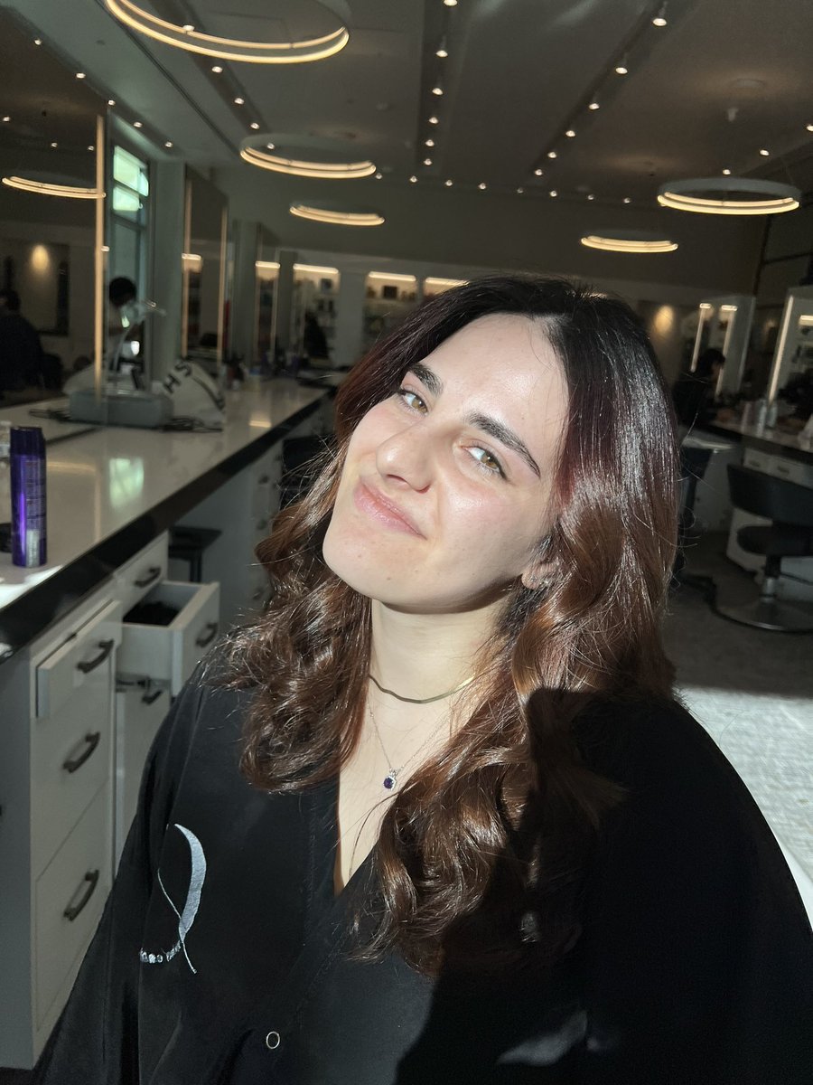 MichySal's tweet photo. New hair. Happy. https://t.co/KbLScHSwtK