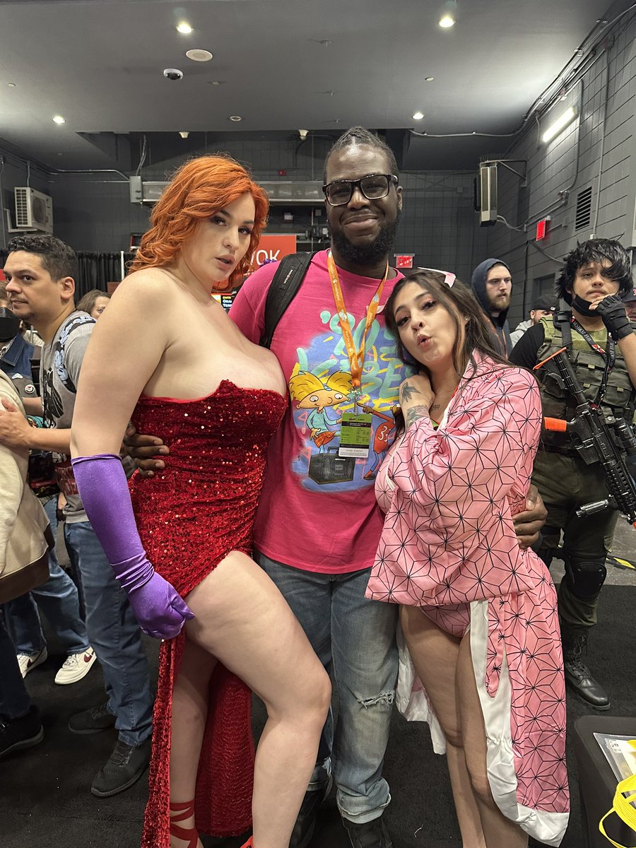 bwashington140's tweet photo. Day 3 of #NYCC #NYCC23 ✅ just so happen to run into the best Jessica Rabbit and Nezuko you could ever find! @abigaiilmorris and @sammyxtorres https://t.co/bxMgTgVKgz