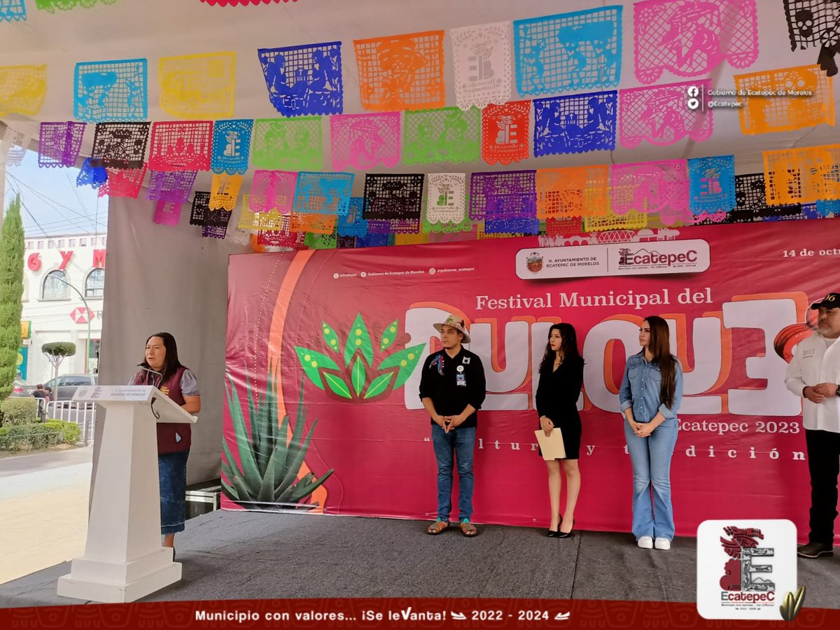 SAEcatepec2025's tweet photo. Por instrucciones del alcalde, @FerVilchisMx,la titular de la Secretaría del H. Ayuntamiento asistió al Festival Municipal del Pulque, acompañando a la presidenta honorífica del DIF, la Lic.Esmeralda Vallejo. Un evento para recordar las tradiciones de México, y para disfrutar. https://t.co/KFKmMGKi4H