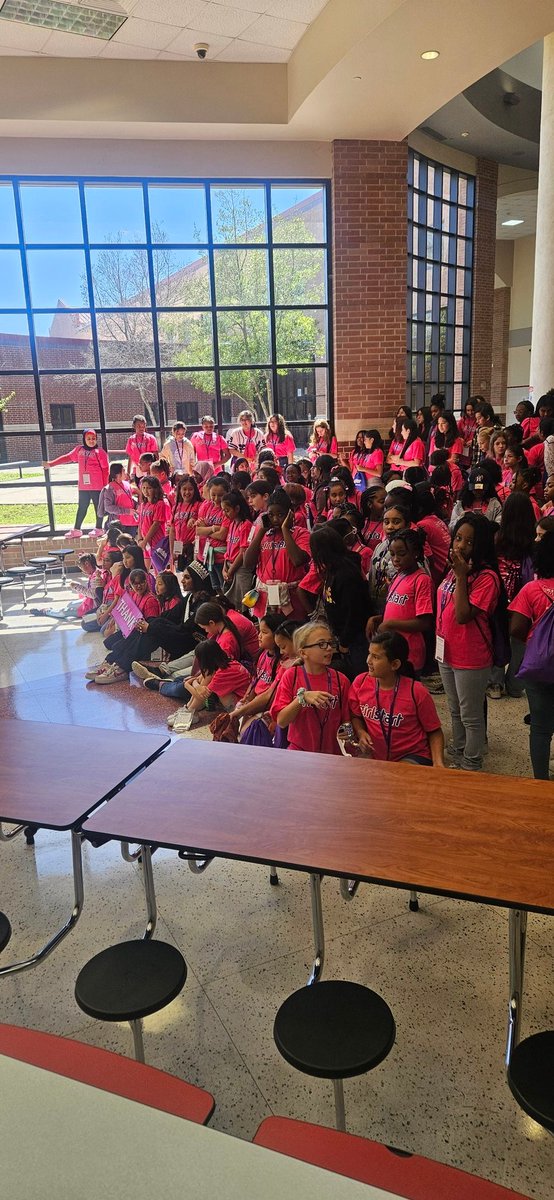 baedollharris's tweet photo. The second part of my Saturday... Alief Houston GitlStart Conference at Taylor HS!😀 These wonderful young ladies were getting their STEM on! And Miss Manju was an amazing speaker as always!❤️ #AliefProud #AliefSTEM #AliefISD https://t.co/ABTNfjM8Xq