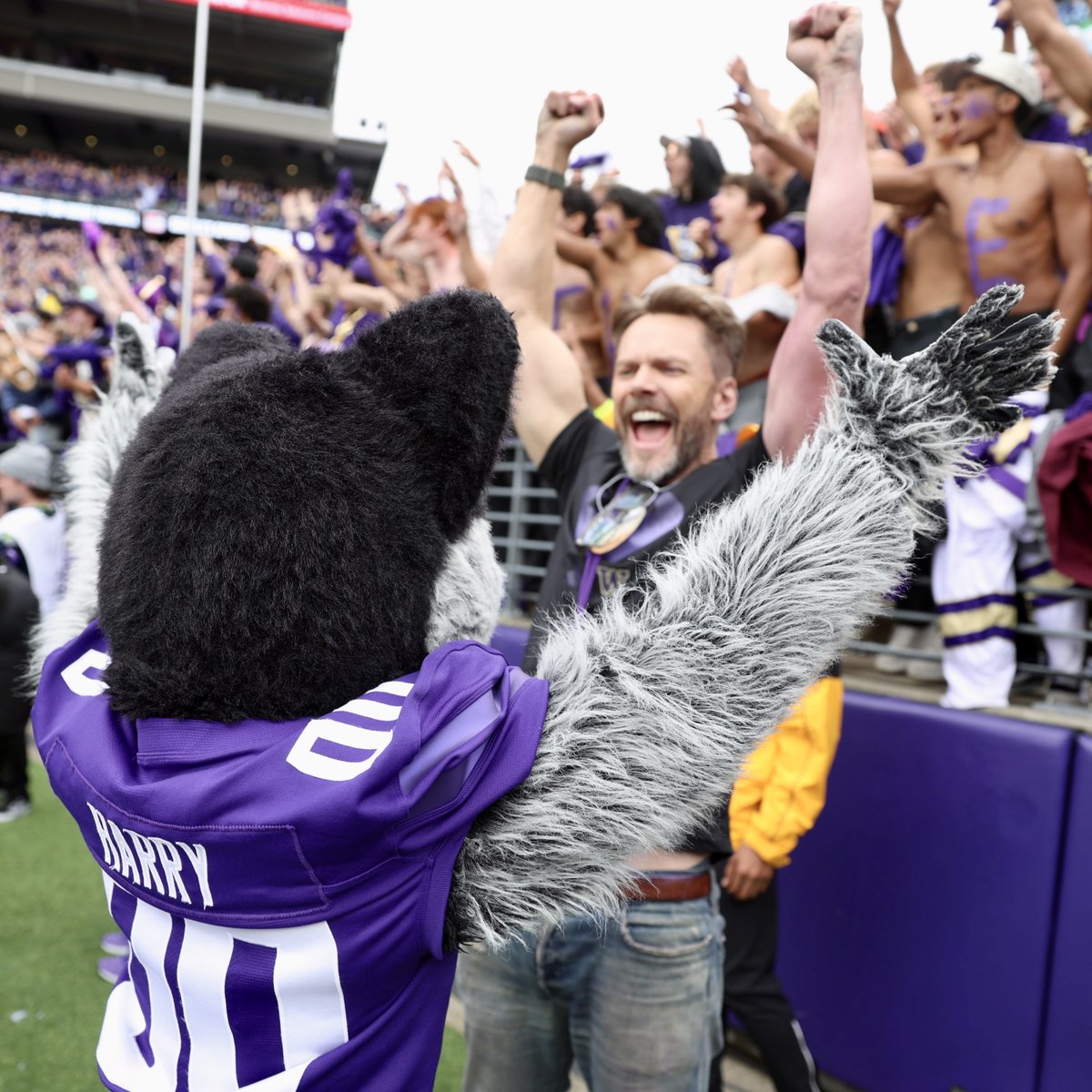 UW's tweet photo. Hey, that was pretty fun, huh, Huskies? Let's do it again soon!! ☔ 🏈 
#PurpleReign #GoHuskies https://t.co/EBJfJX0RVI