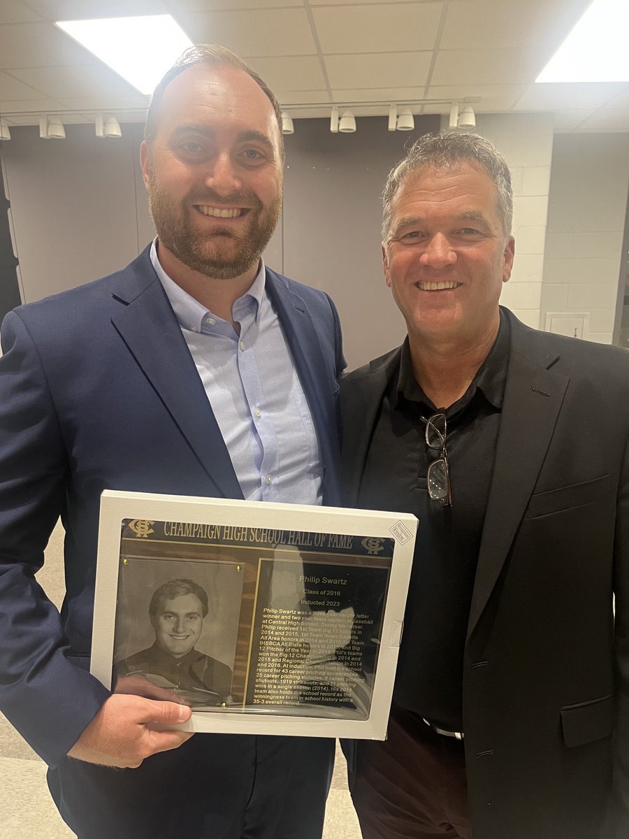 BaseballMaroons's tweet photo. Congrats to the winningest pitcher in school history Phil Swartz on his induction to C Club HOF! #twoseam👍⚾️ https://t.co/Zbi7Rp32T3