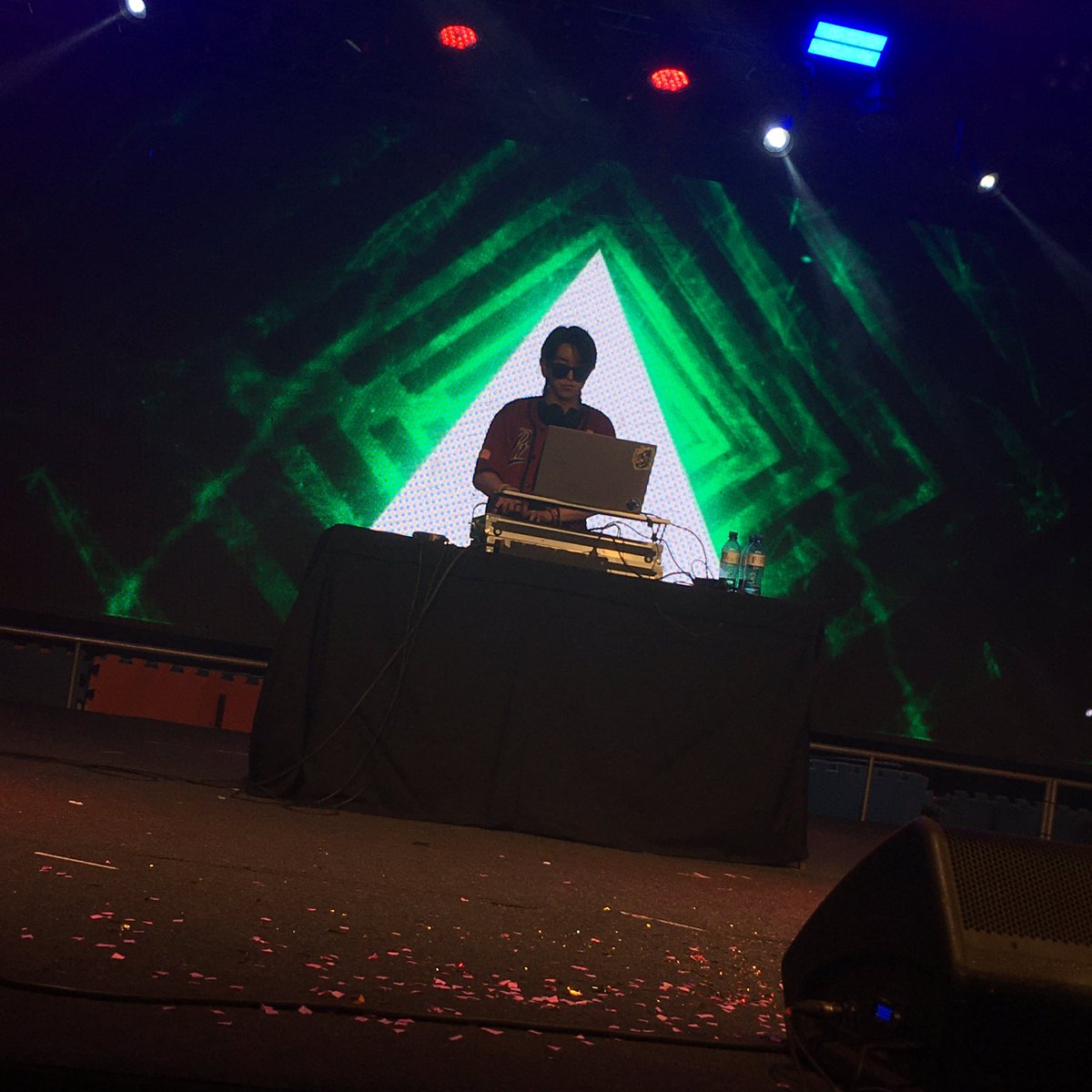 revistakoreain's tweet photo. OLHA O ESQUENTA! 🥵

Para já deixar os Muffins br no clima para receber o #MUSTB estamos tendo um esquenta com o DJ @coreanowon 😎 https://t.co/lBN1fsIm1Z