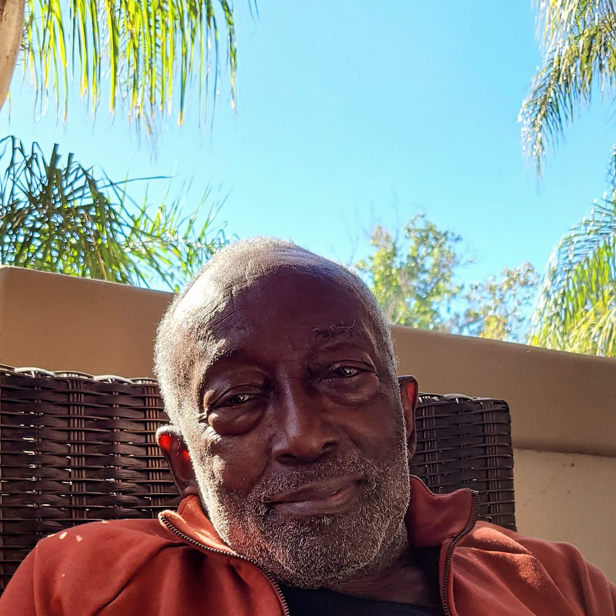 It looks like it's time for a nap because it is for me. 

#LongWeek #LateNap #GarrettMorris #LosAngeles #October #Year2023