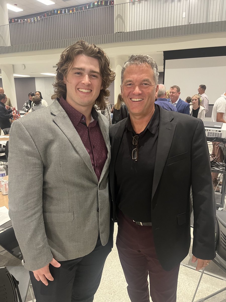 BaseballMaroons's tweet photo. Congrats to two-sport standout and Central gridiron great Matt Brown on his induction to the C Club HOF #MattyB๐โพ๏ธ๐ https://t.co/MQSWISV5Lh