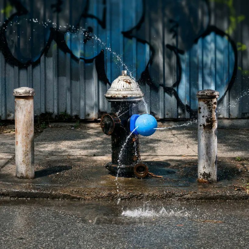 vibrant fire hydrant caps in new york splash water like aqua park sprays to beat summer heat (with @zulualphakilo and @streetlab) #design? #2023ready #SustainableDesign #ArchinectInDepthAI #GSR2023 #화석연료에서 #electrifying  
Original: designboom