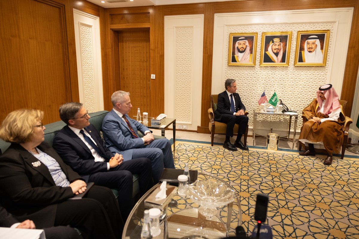 یہ کنجر ابن کنجر ابن کنجر ٹٹی 💩 بلنکن سودیو یمن اور سوڈان Abraham Accord کی بات کرنے گیا ہے سودی ولی عہد نے اس سے انکار کر دیا تھا۔ جس نے بھونکا تھا عمران خان کا گرفتار ہونا پاکستان کا ذاتی مسلہ ہے۔