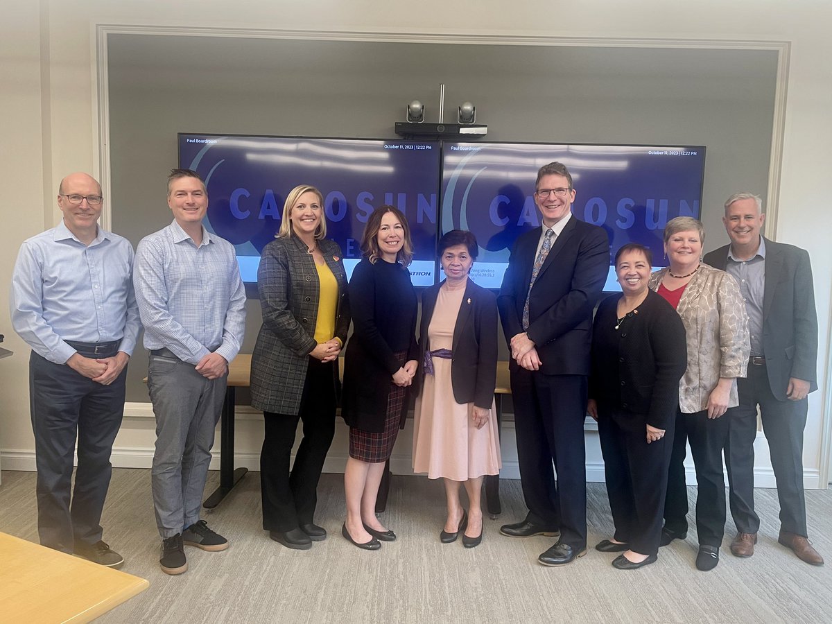 Welcome to #Camosun College! It was an honour to host Ambassador Laura Quiambao-Del Rosario, @MiriamCollege President and Finance Vice President, Dr. Maricon Lupisan. We are excited to create a partnership that will bring Camosun programs to the world.  #bcpse