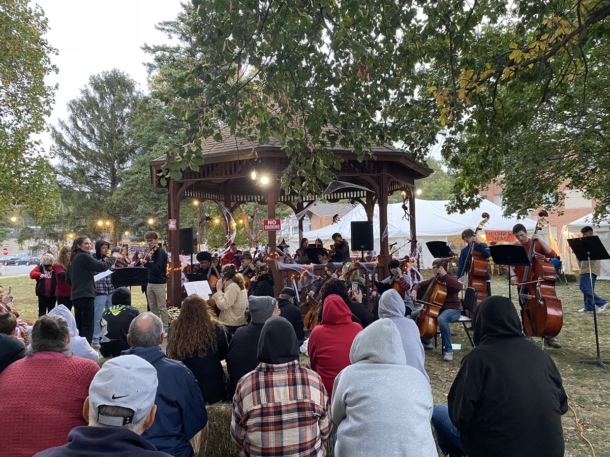 Way to go <a href="/bentoncardinals/">Benton Cardinals</a> Orchestra! Great performance at the 2023 Pumpkin Fest! #OneTeam