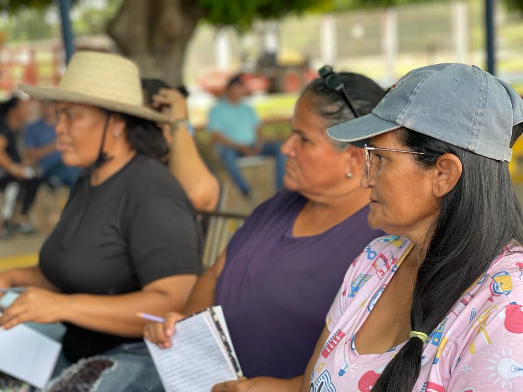 ¡Trabajo en Equipo, Victoria Segura! 

Desde el CDT ANACO reunidos con los voceros de las mesas de articulación del gas y en un solo equipo de trabajo; PDVSA Gas Comunal y Gas Anzoátegui fortalecemos nuevos esquemas de atención para el pueblo.

<a href="/NicolasMaduro/">Nicolás Maduro</a> 
<a href="/luismarcanos/">Luis Marcano</a>