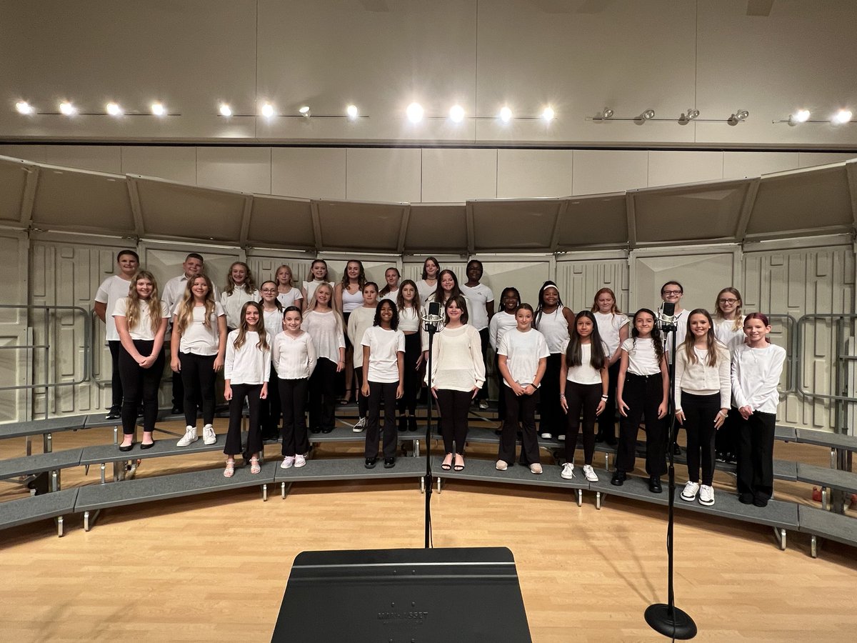 Such spirit in these wonderful singers. Love them so much!! <a href="/OFR5_Activities/">Orchard Farm R-V Activities</a> <a href="/OrchardFarmRV/">Orchard Farm RV</a>