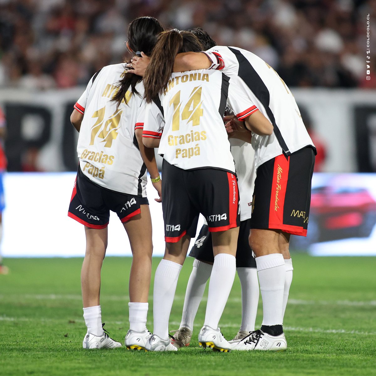 ColoColo's tweet photo. Familia Fernández Santibáñez 🖤🤍 https://t.co/xFu9IHidOS