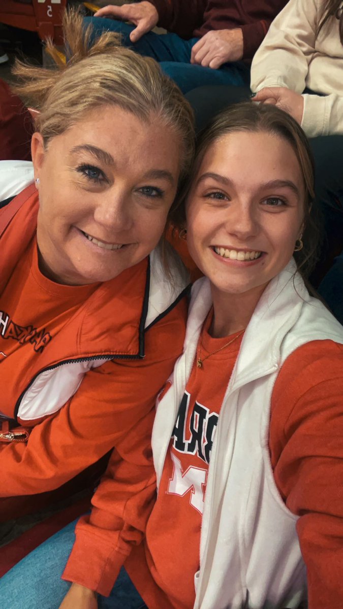AlliMullin's tweet photo. husker volleyball ❤️

#huskers #huskervolleyball #gbr https://t.co/PyhMlbfa1s