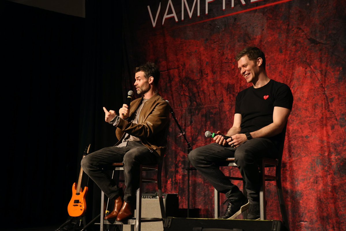 CreationEnt's tweet photo. What a fun day at Vampire Fan Weekend Chicago!
So many great highlights!
Daniel Gillies and Joseph Morgan appeared on stage together for an amazing panel!
#TVDChi https://t.co/PmCnhx9qhA