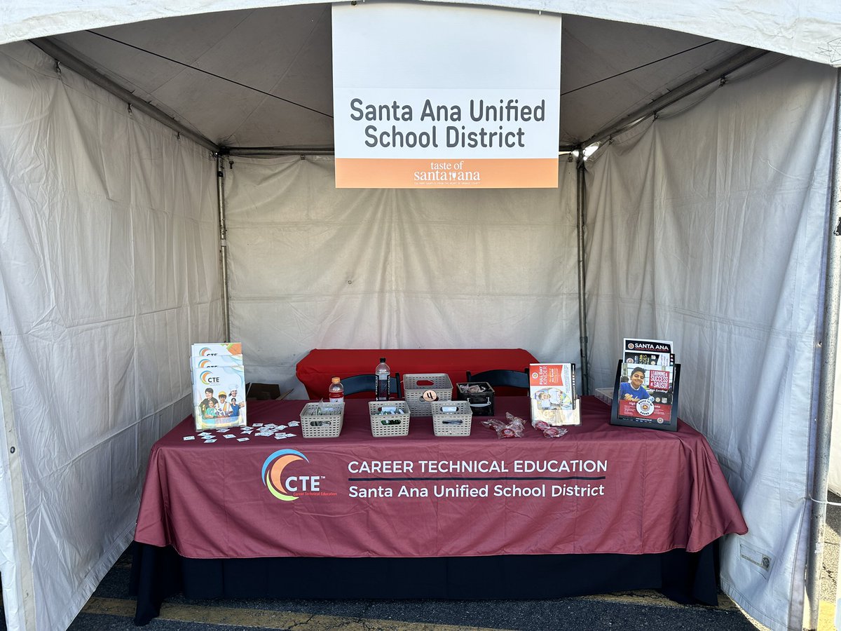 ctecounseling's tweet photo. SAUSD CTE representing at the Taste of Santa Ana! It’s great to be able to have fun and engage with the community. Come learn about the 50+ career pathways available right here in @SantaAnaUSD!  @SantaAnaChamber #BetterTogether #SAUSD https://t.co/SlC1P1NLFT