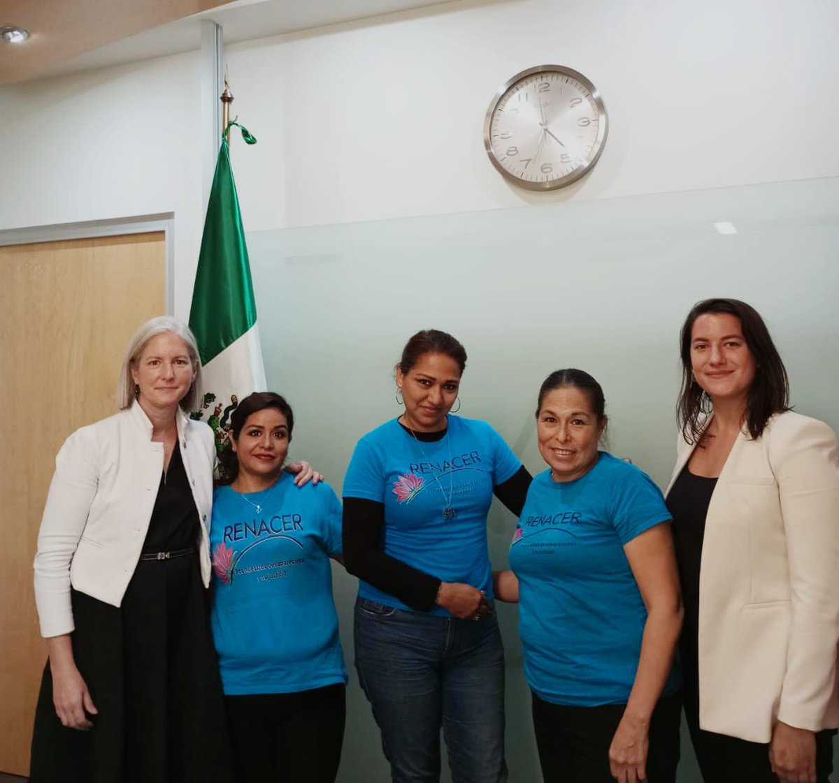 Nos reunimos con <a href="/SandraShaddick/">Sandra Shaddick</a>  Cónsul de Canadá y con <a href="/gelinas_c/">Marie-Carmelle Gélinas</a> Segunda Secretaria de Derechos Humanos e Igualdad de Género de la Embajada de Canadá en México. Les agradecemos enormemente el habernos escuchado. 🇨🇦💙