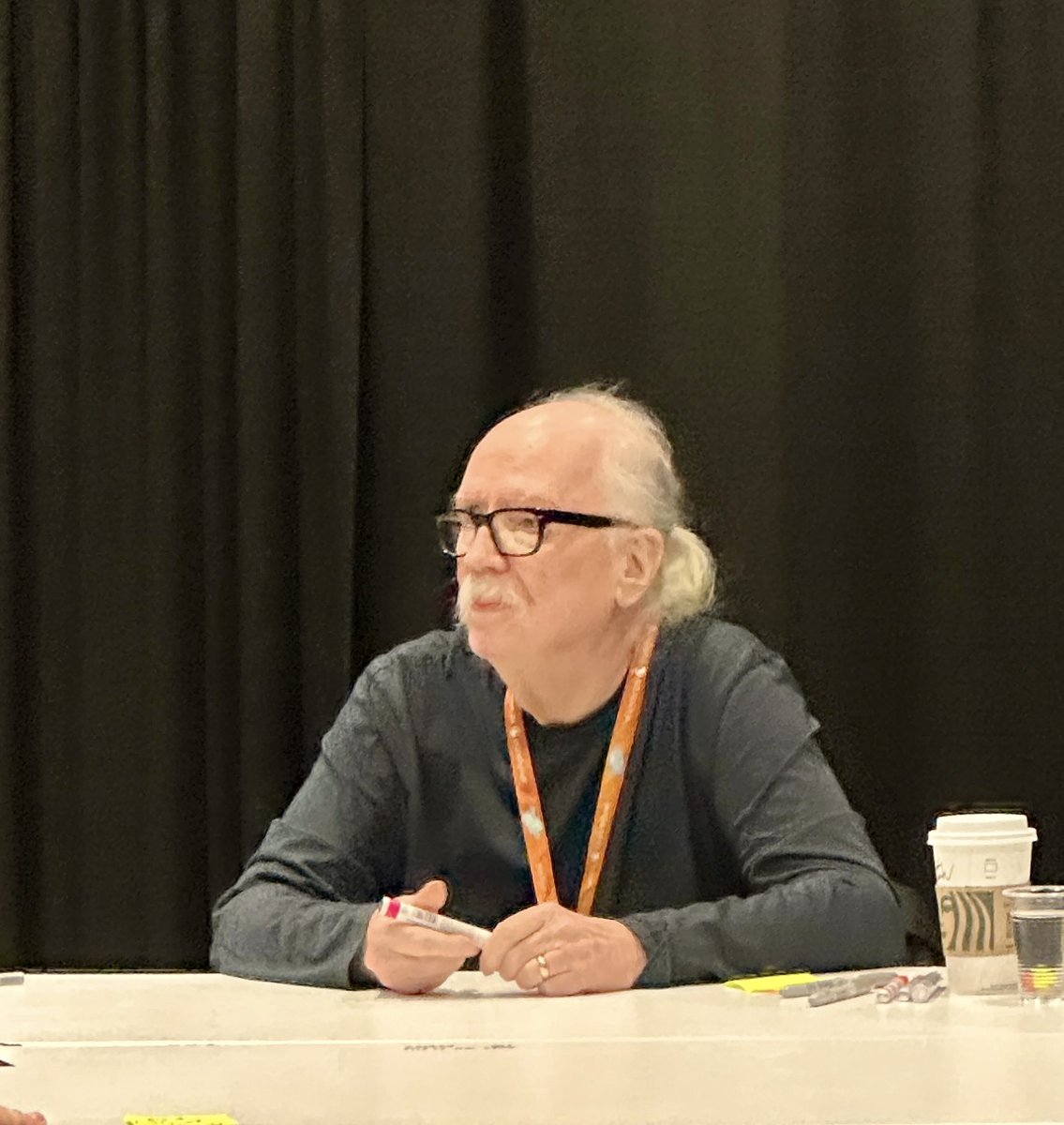 DeadTalk_Live's tweet photo. John Carpenter Signing Autographs at #nycc @TheHorrorMaster
#nycc23 #comiccon #NYComicCon #filmmaker #director #movie #film #staywalking #deadtalklive https://t.co/5W0CV6I4yN