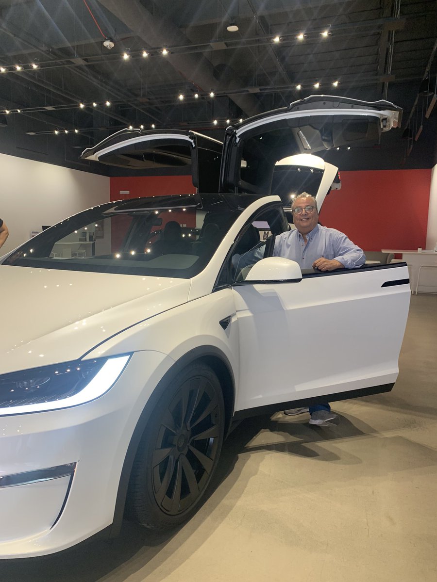 DrBonemaker's tweet photo. Tesla X @elonmusk https://t.co/HZUUI7TSpQ
