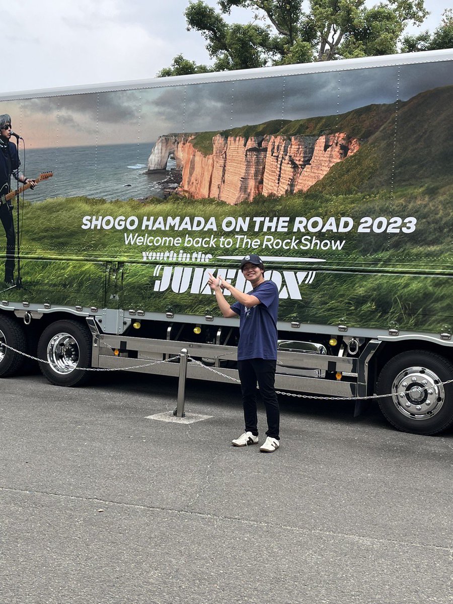 昨夜 参加しました
SHOGO HAMADA ON THE ROAD2023
Welcome back to The Rock Show
youth in the "JUKEBOX"😎

S席での当選でしたので、チケットを発券して座席についてみると🥰
前からまさかの3列目 省吾さんとど真ん中の神席✨️

今年はもう運が回ってこないかも😇
最高でした🥰😎✨