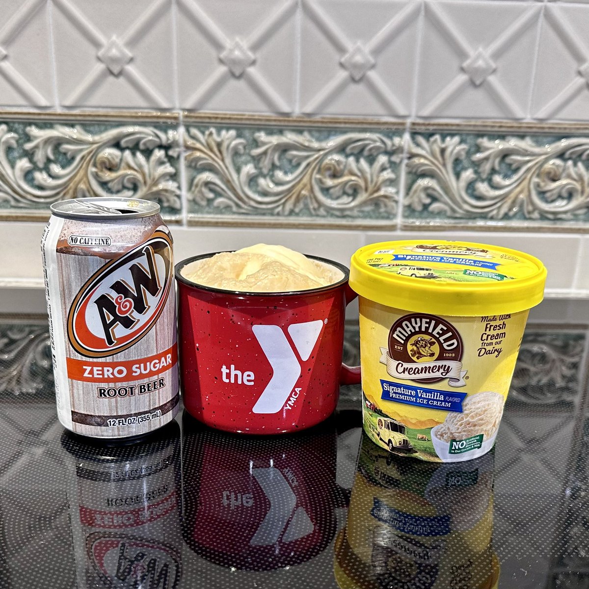 SnoriousBIG's tweet image. #snackofthenight #oplive @ReelzChannel @OfficialOPLive #rootbeerfloat #classic #OPNation