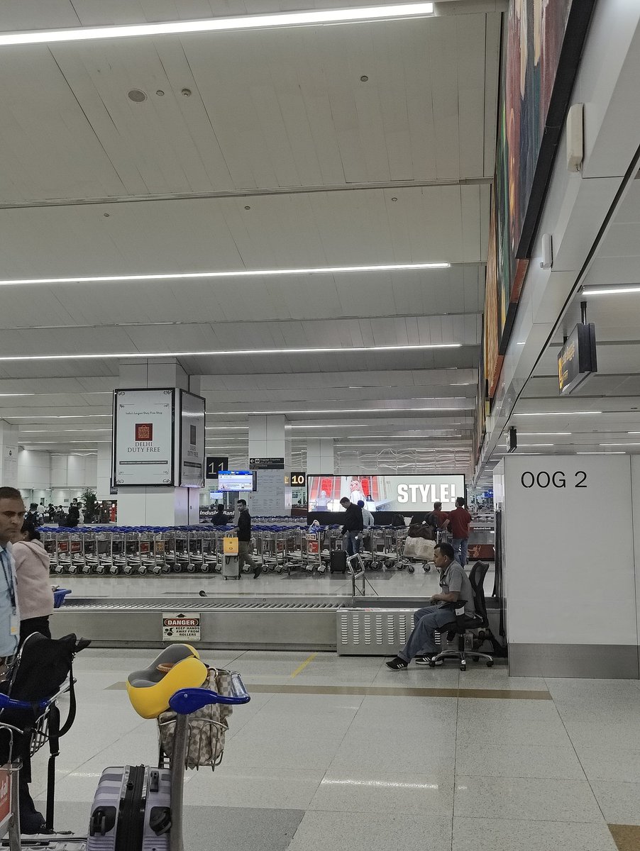 SmityKapoor's tweet photo. @airindia @DelhiAirport @AAI_Official Most luggage belts are empty yet three extremely full and busy flights are unloaded on one single belt. Wait time to receive luggage 1 hour+ and utter chaos no help. https://t.co/GqVAgBauyK