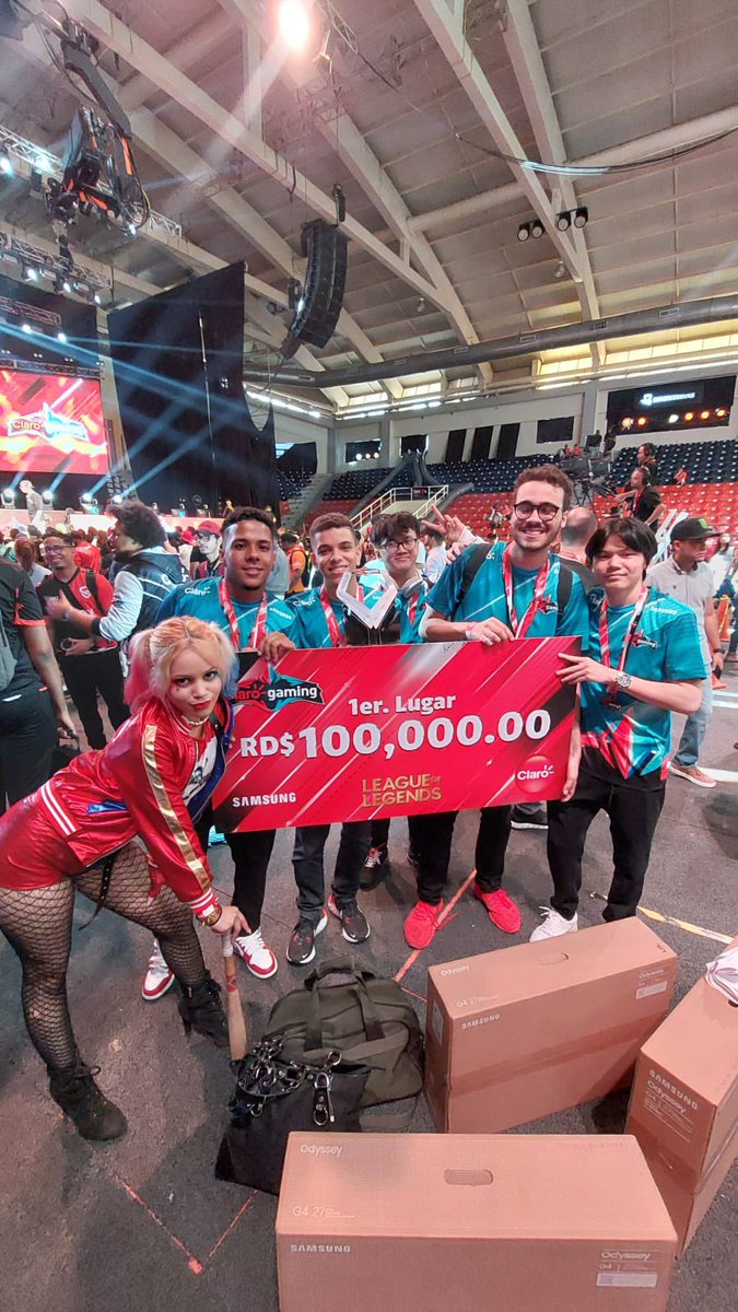 Para lo que pedían fotografías de nosotros en el evento de la Claro Gaming 2023. #campeones #esports #tmm