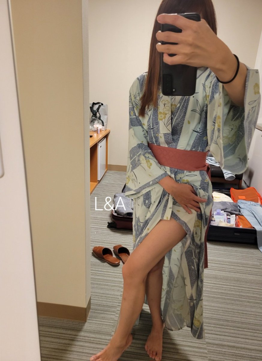 shy_wife0309's tweet photo. 進入推特很久很久了，一直都是扮演者吃瓜群眾看著大家玩樂，直到今年才被老公說服，不過..我還是超級超級超級新手，猜猜看總共聯誼幾次？
日常是人妻有著雙寶的媽咪身份，可是老公一直說服著出來享受性愛，這樣算是反差嗎？
但是我還是一直被道德束縛著，覺得這樣是出軌都好掙扎，老公却說不是..

#NTR https://t.co/2S5Hax6ku5