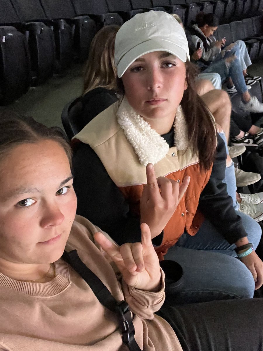 Reiver Softball showing out @ #omahahky