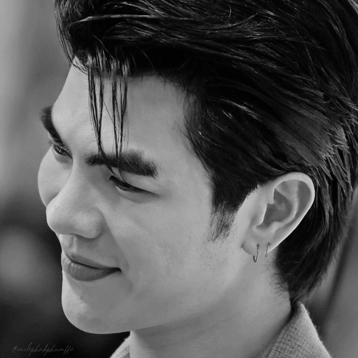 💚Morning my sMile💚

You have the most beautiful eyes. I see so much kindness, generosity, wisdom, gratitude and so many other things, I see especially on such a beautiful soul that deserves to shine🥹💚

Have a lovely and happy day P'Mile, je t'aime🫶🏻💚

#MilePhakphum