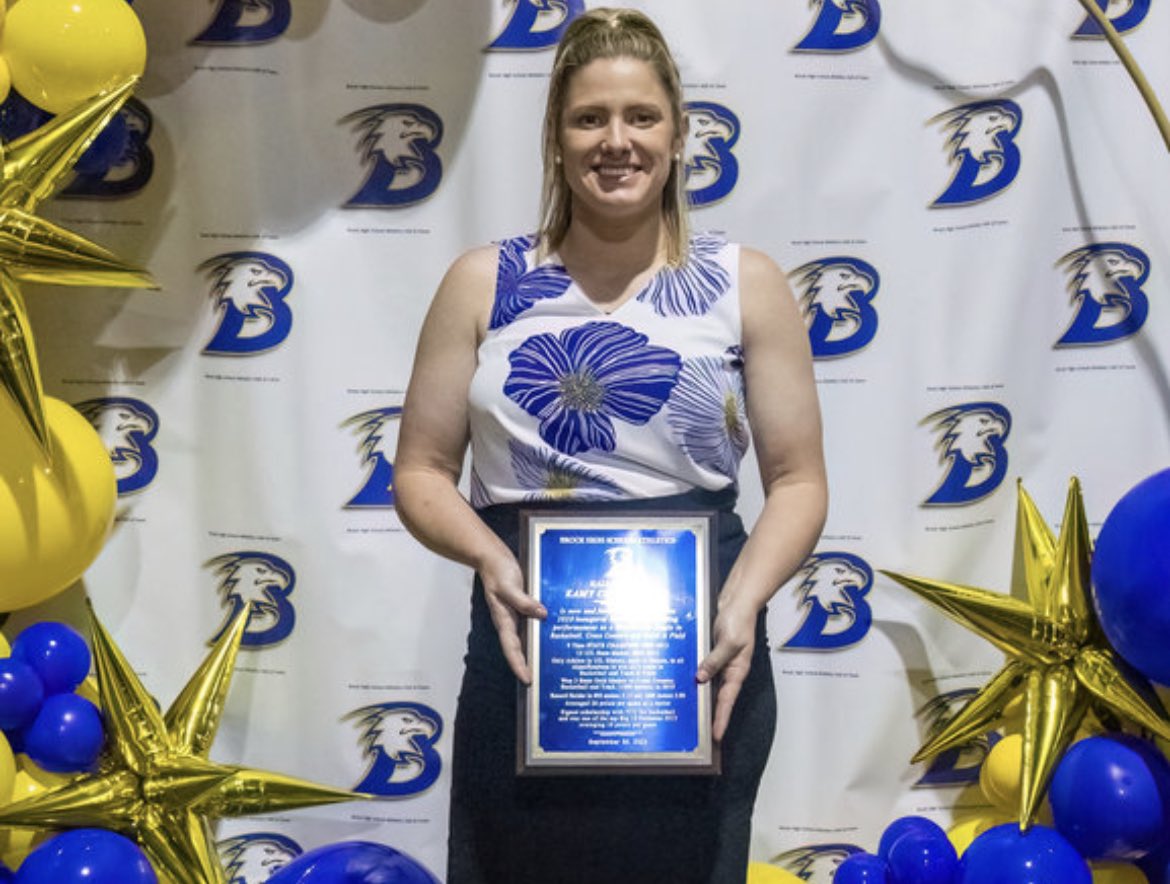 Gosset41's tweet photo. 4-time state basketball champion Kamy Cole London highlights Brock Athletics Hall Of Fame inaugural class 

STORY: https://t.co/02RSr6uchM

📸 @Tommy_Hays 

#brock @BrockAthletics @KamyLondon2 @MikeA1288 @RealNolanRuth @BROCKTXGBBALL @okkay22  @SammyeTownsend @TXHSGBB https://t.co/WthXUd6GN0