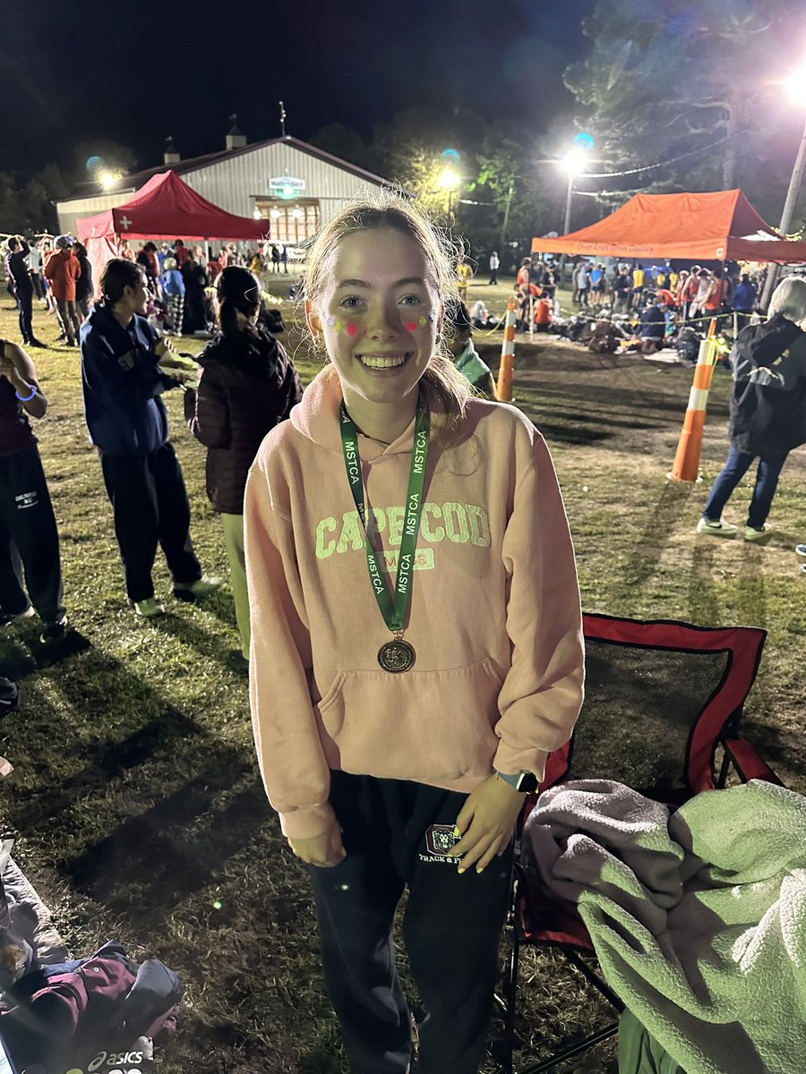 CHS_girlsxctf's tweet image. Second medalist of the night! Lucy Labrecque came in 25th in the sophomore race with a HUGE PR in the 5k with a 23:31. Congrats Lucy!